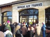 MARCHE AUX TRUFFES ̊Ŕ܂B