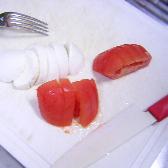 モッツァレラと完熟した赤いトマトが相性がいいでしょう。