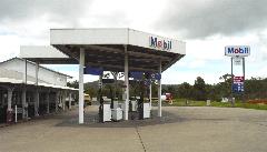 ガソリンスタンドは、セルフサービスが主流です。
