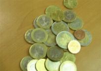 いろいろな大きさのユーロ硬貨。中でも１ユーロと２ユーロは貯めておくといざと言う時に便利です。